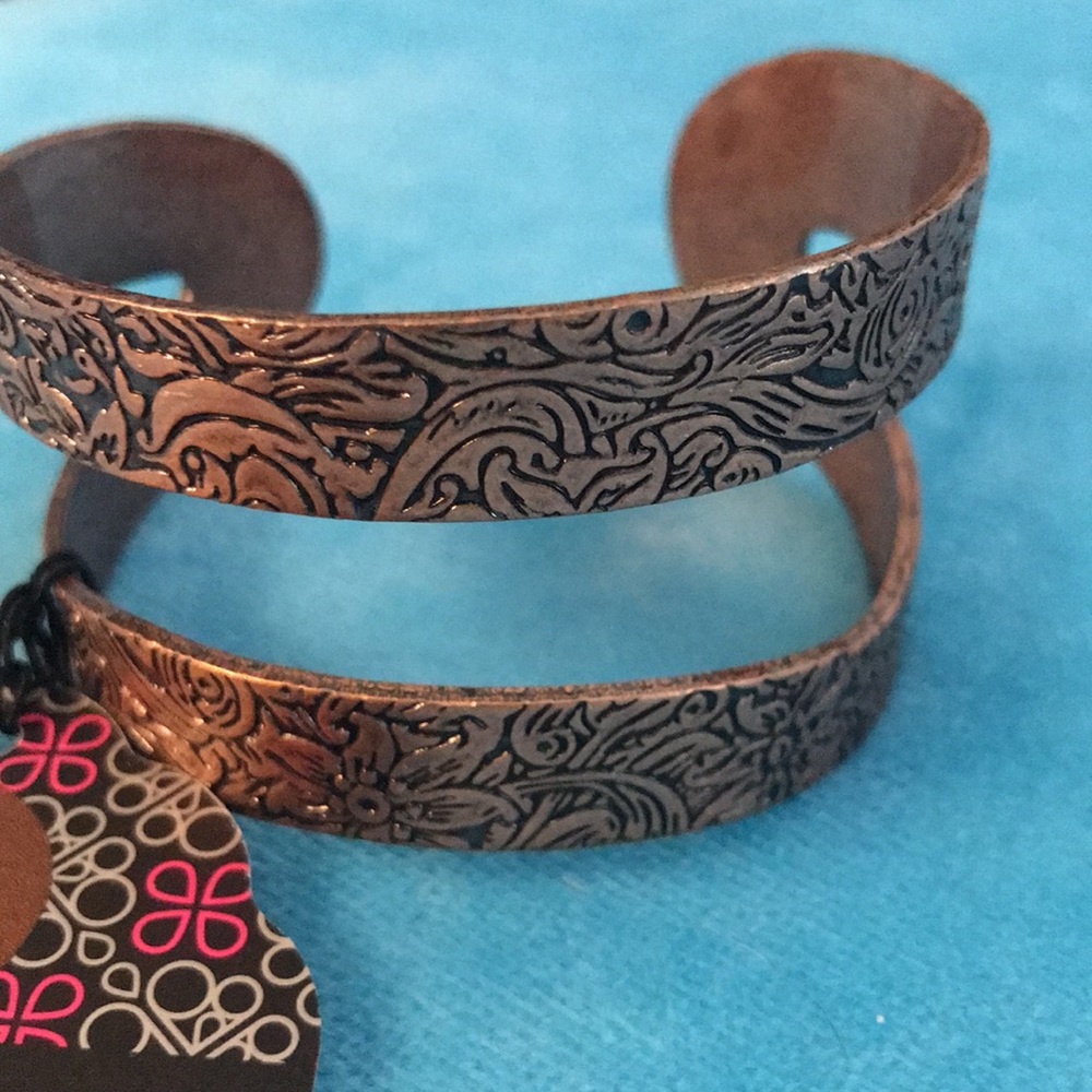 NWT Paparazzi Gorgeous Bronze CUFF BRACELET- BRONZE WITH ETCHED FLORAL DETAILS